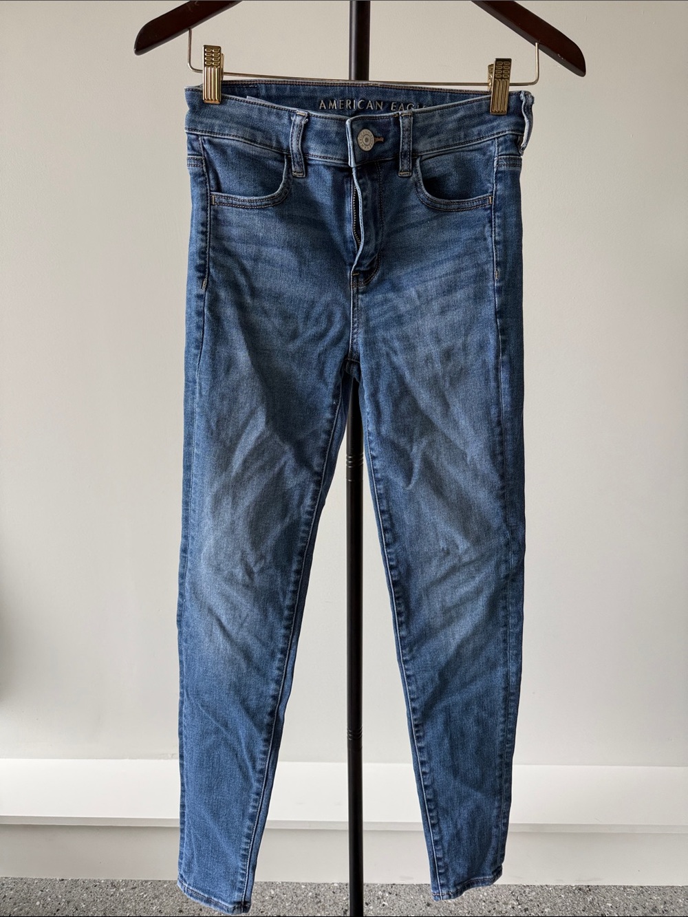 American Eagle Outfitters Skinny Jeans in Medium Blue Wash